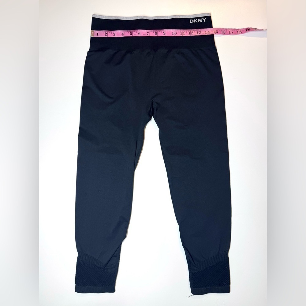 Set of 5 Activewear Leggings and Sports Bra Size- Large ( Danskin, DKNY,Aerie ) - Picture 13 of 16